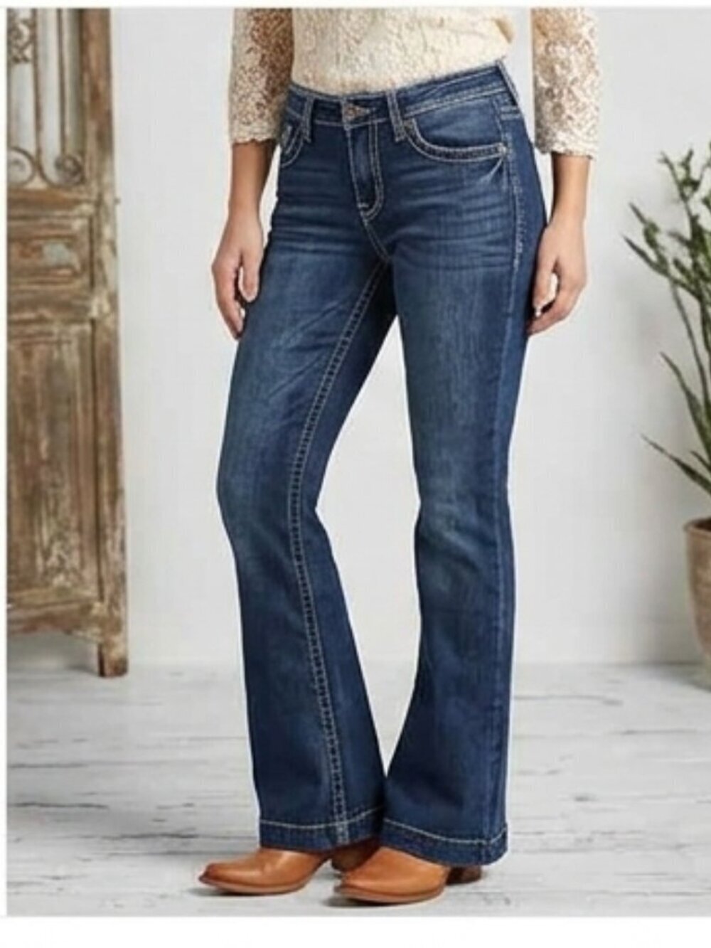 Shyanne Women's Size 29S Blue Flare Leg Rhinestone Accent Detail Stitch Jeans